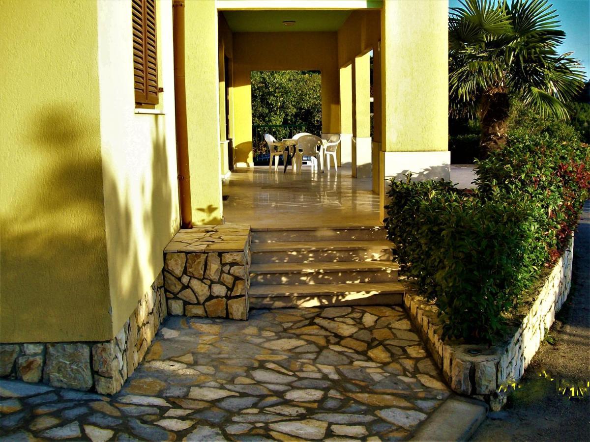 Villamar Beachfront Apartments With Free Private Parking Rabac Esterno foto
