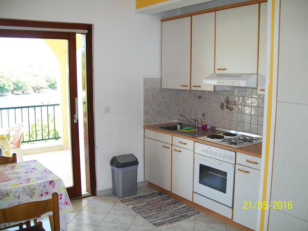 Villamar Beachfront Apartments With Free Private Parking Rabac Esterno foto
