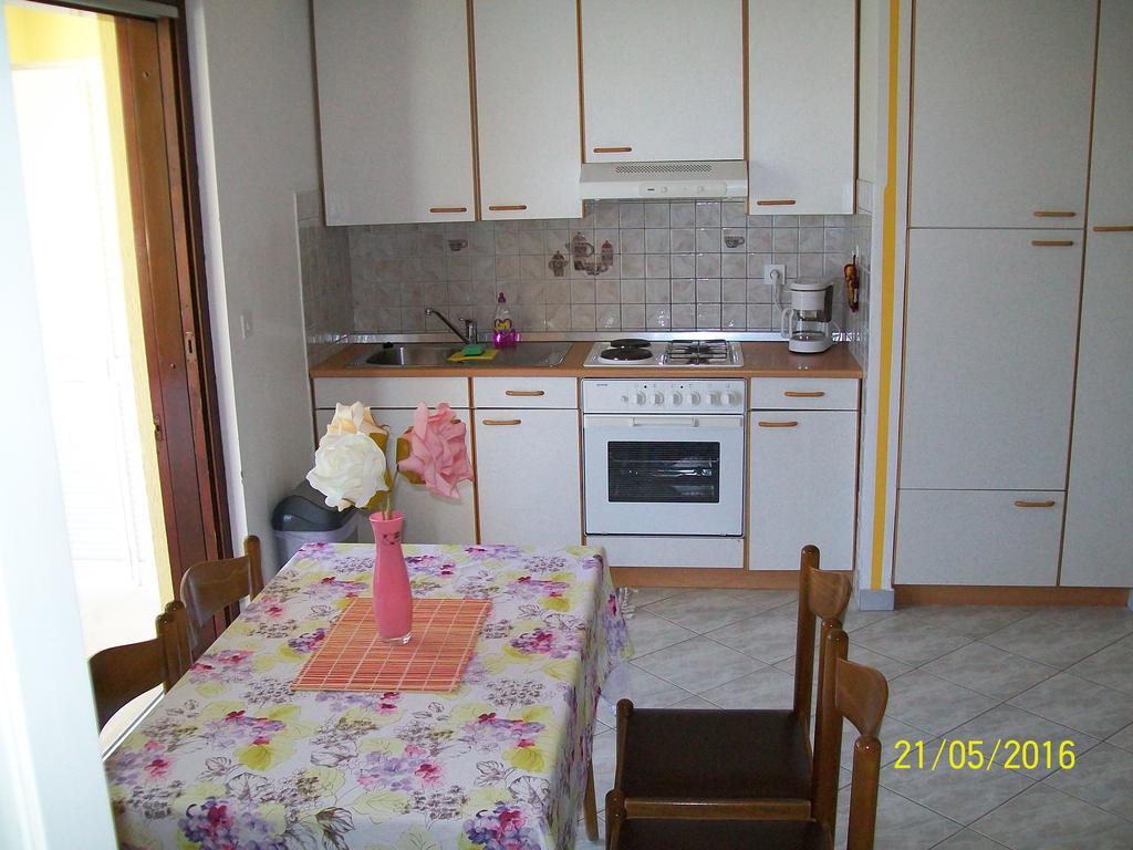 Villamar Beachfront Apartments With Free Private Parking Rabac Esterno foto