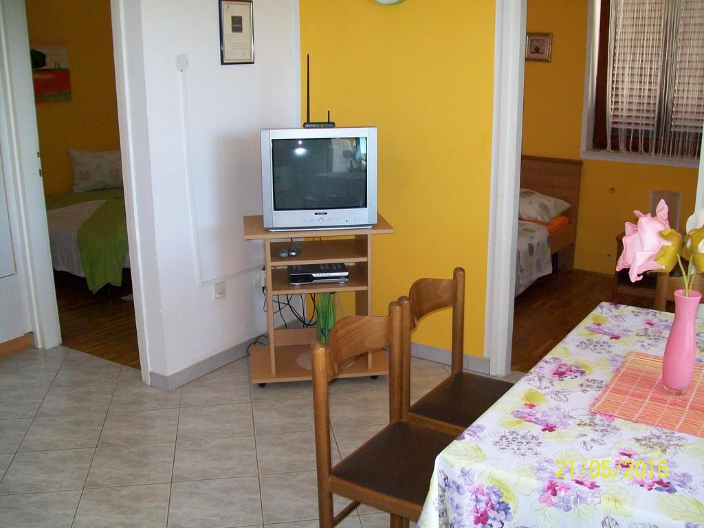 Villamar Beachfront Apartments With Free Private Parking Rabac Esterno foto