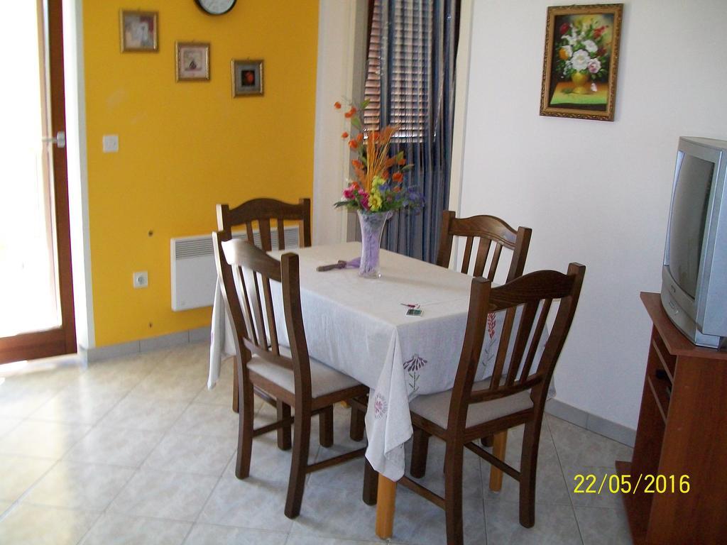 Villamar Beachfront Apartments With Free Private Parking Rabac Esterno foto