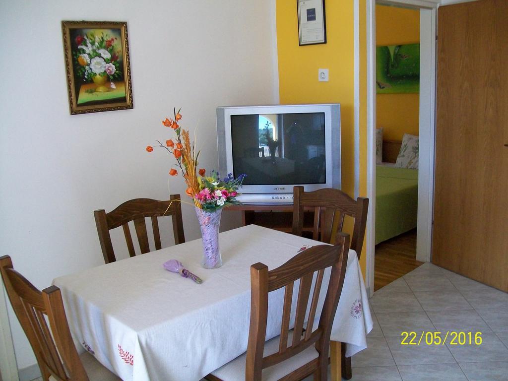 Villamar Beachfront Apartments With Free Private Parking Rabac Esterno foto