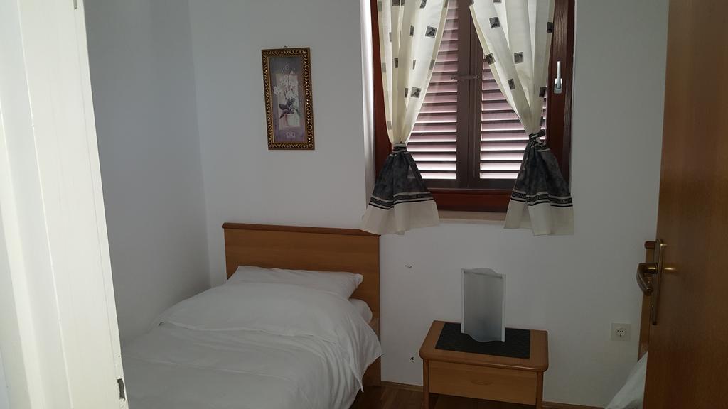 Villamar Beachfront Apartments With Free Private Parking Rabac Esterno foto